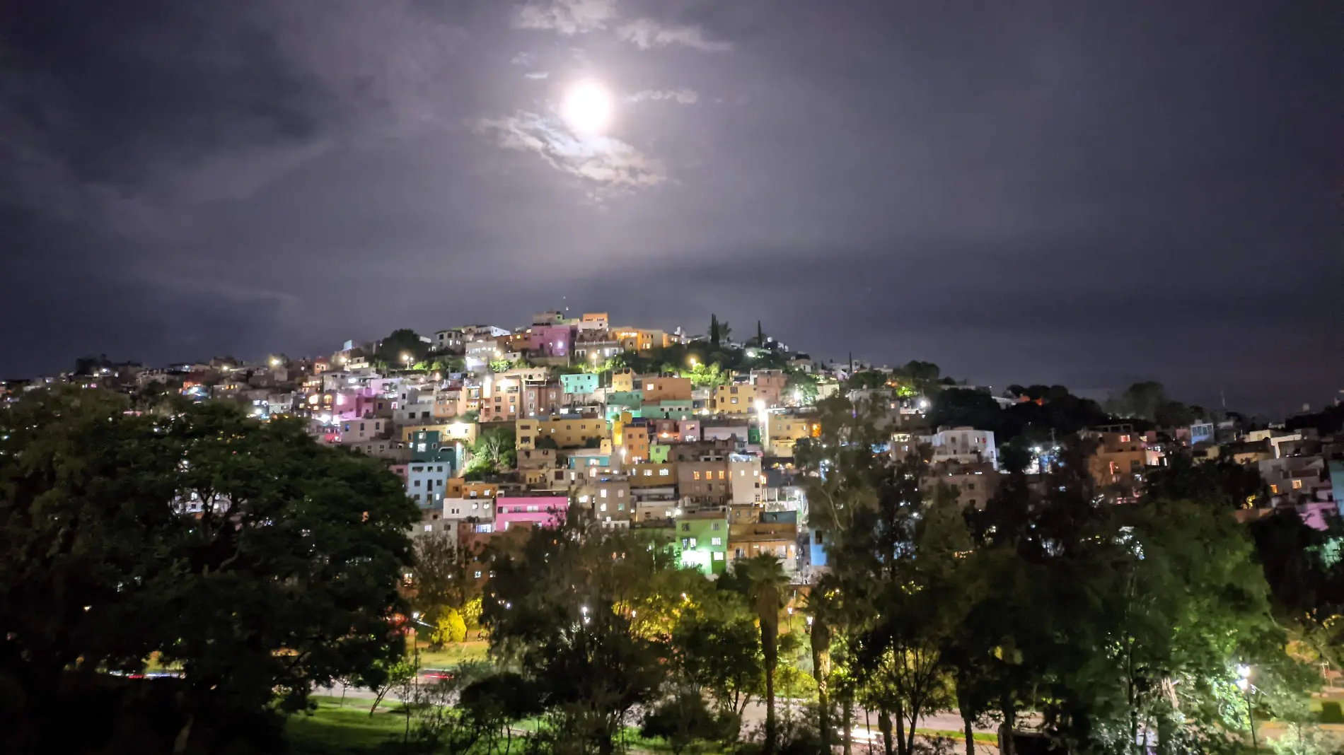 LA TIERRA TENDRA DOS LUNAS(2)